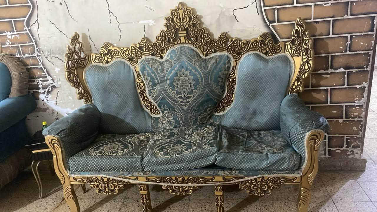 السلام عليكم عندي تخمين للبيع قنفتين كبار وثنين كرسي وحده وسط والثاني هم نفس الشي اللي يريد يتواصل هاذ رقم واتساب ***********
