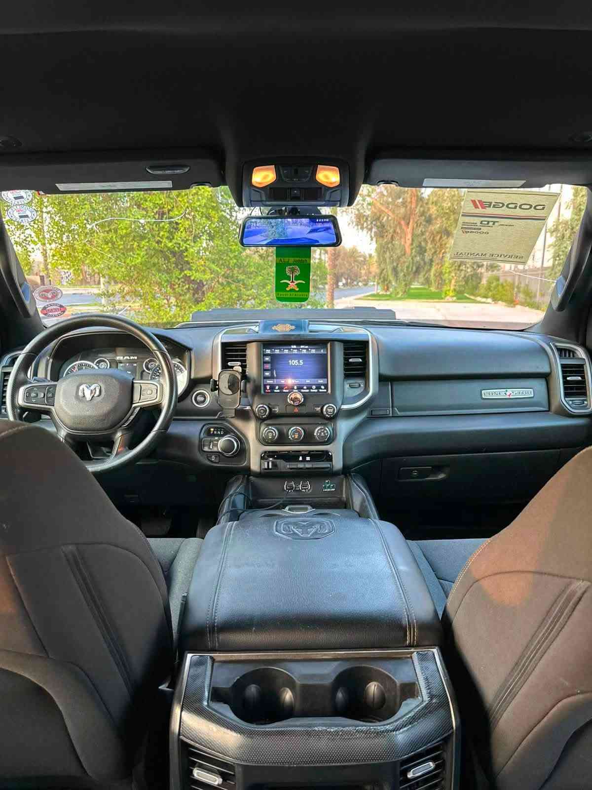 دوج رام لونگ ستار 2023
ايتورك 6 سلندر 3.600 
باب طويل بدي قصير
ماشية 76 الف km
حادث جاملغ وبنيد
فور ويل  4x4 
بصمة 
سلايت خلفي
شاشة وسطية
مرفعة واطارات جبلي
محجر بدي TRX 
منظومة زنون
باتري جديد 
ودهن وفلاتر جدد 
السعر ( 230 ) ورقة بيها مجال بسيط
***********
