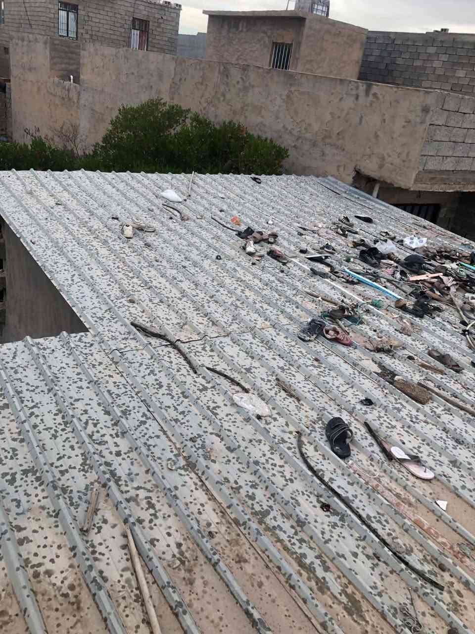 للبيع للاستفسار الرقم ***********
باب سلايت كامل 7 طلاكات 
مع محمل حديد 3 طوابق 
مع سقيفه 44 متر  
مكاني تكريت القادسيه متواجد خاص 
للبيع للاستفسار /***********
