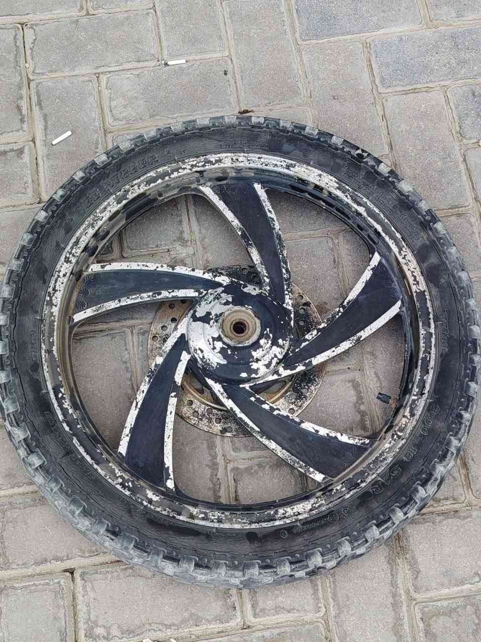 ويل جونده الامامي 
المكان الرميثه 
ويل نضيف وتاير مفطره مفطره 
السعر 20 وبي مجال 
المكان الرميثه 
*********** الرميطة, المثنى

