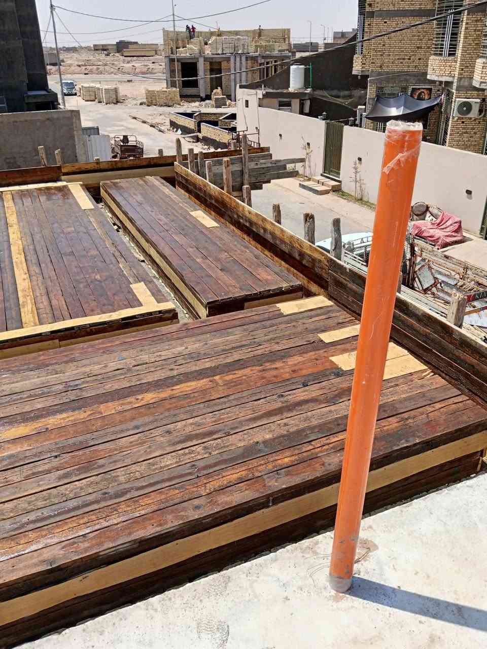تم بفضل الله تعالى وبركاته صب سطح مساحته 100 متر في طوبه والنخيل والتوفيق للجميع ان شاء الله اخوكم احمد النجار لجميع اعمال النجاره والتسليح والصب ***********
