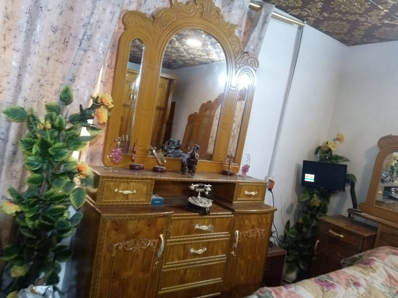 غرفه صاج للبيع تفصال صار كم شهر من فصلته بعده جديده اخذته 1600 اريده 1100 بغداد الامين ***********
