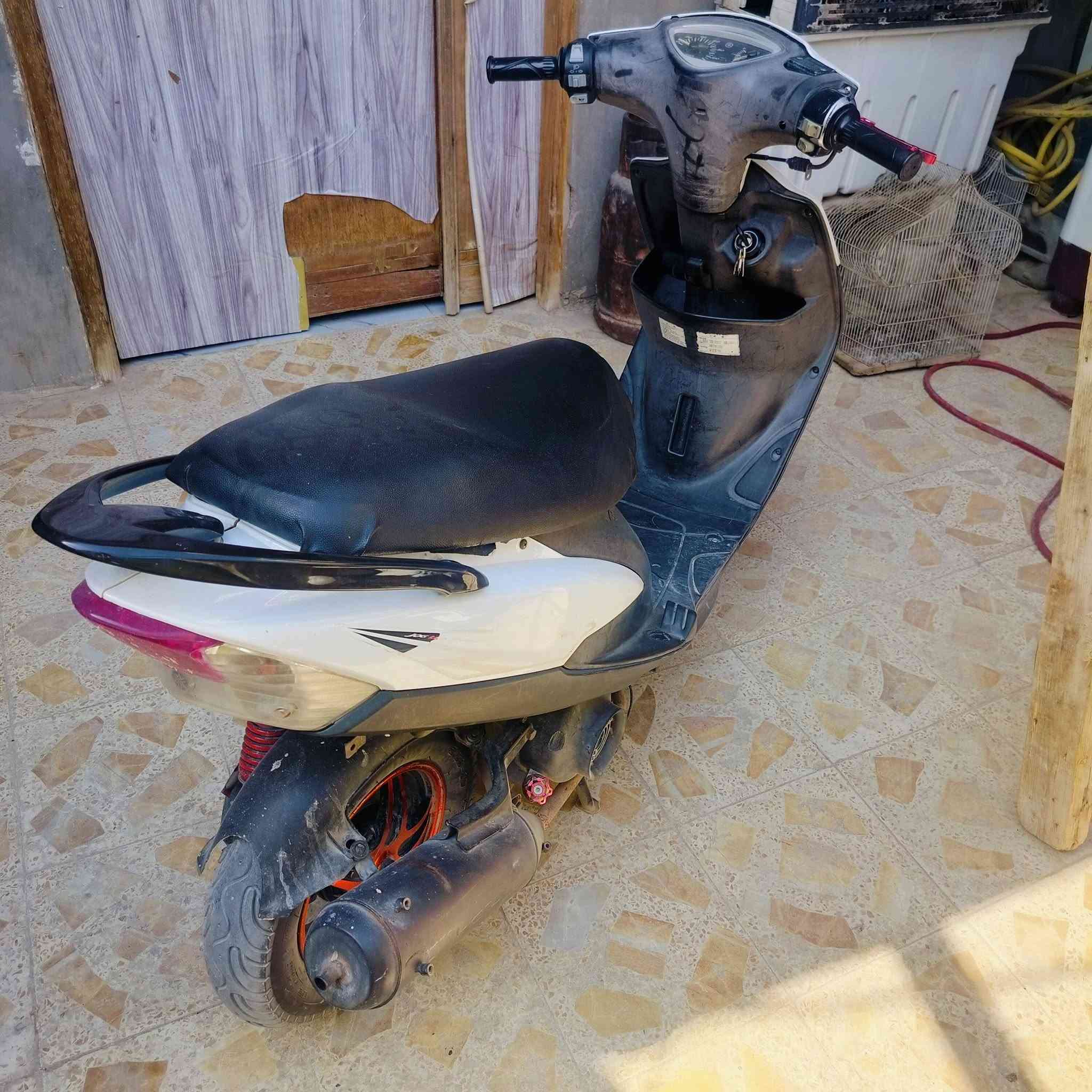 سلام عليكم ماكس عدله للبيع بوشه 49 نضافه وتخبل ومكينته نضيفه وما مفتوح بيه برغي دراجه مابيه  كل نقص  بس برغيه مال صره مال دهن مسولك يرادله تبديل بس والكفرات تجاري وبيه تك ويل خلفي رياضي دراجه حلوه رقم (***********) وبي واتساب سعره 600 قفل لا تعبني ولا اتعبك مكاني نجف
