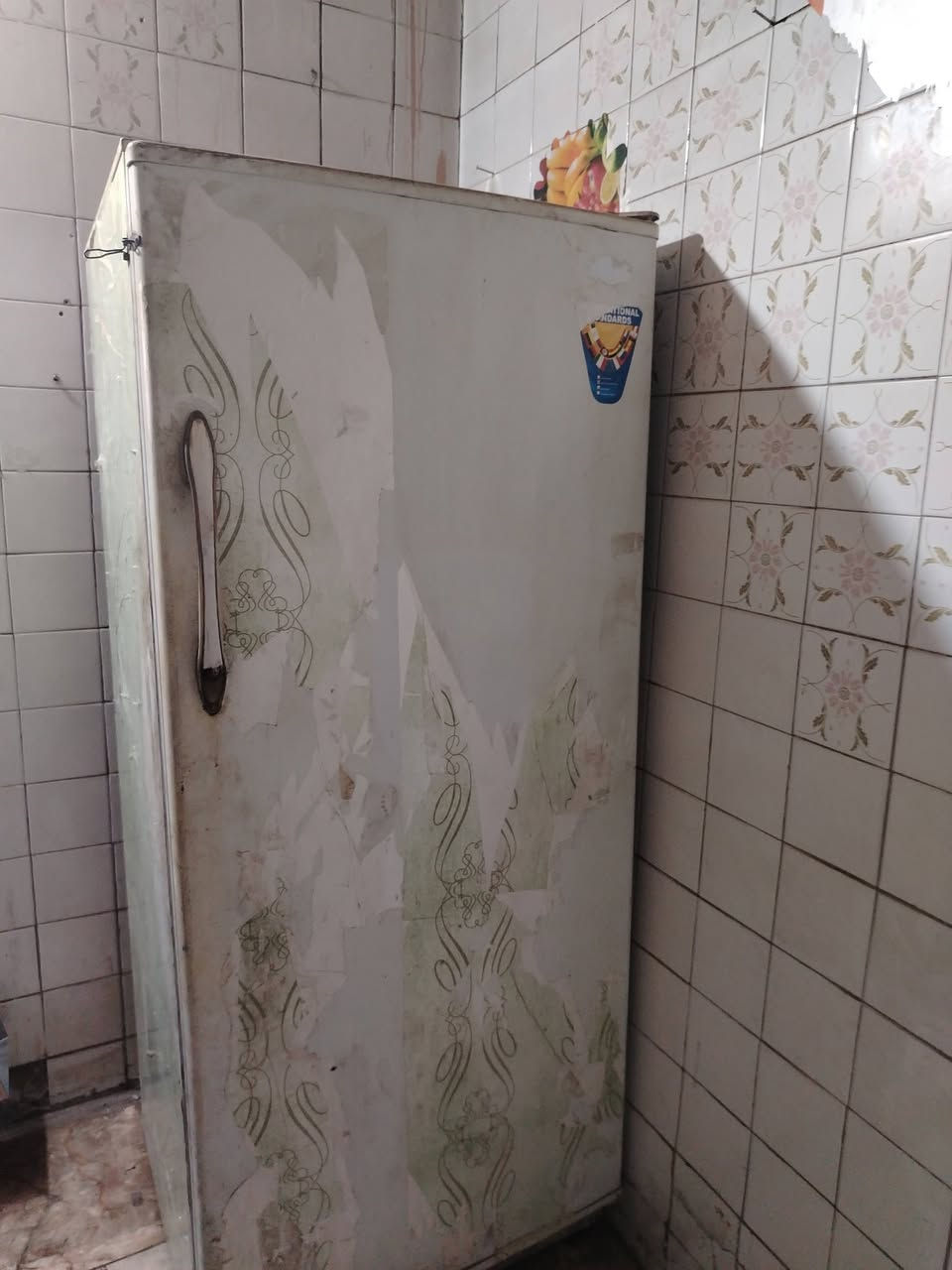 غراض بيت للبيع كلمن وسعره مكان نجف حي القادسيه شراي تصل ***********

