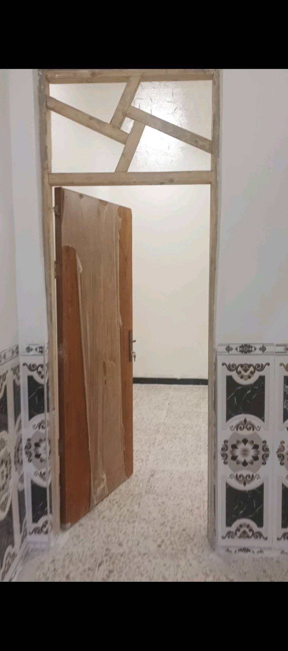 سلام عليكم منزل للبيع كامل من كلشي السعر 53 مليون قابل التفاوض مدارس مستشفى سوك كله بعد 5 دقائق عليك العنوان بغداد المعامل العماري قطاع 6 الي عنده سؤال يدخل خاص ويدلل