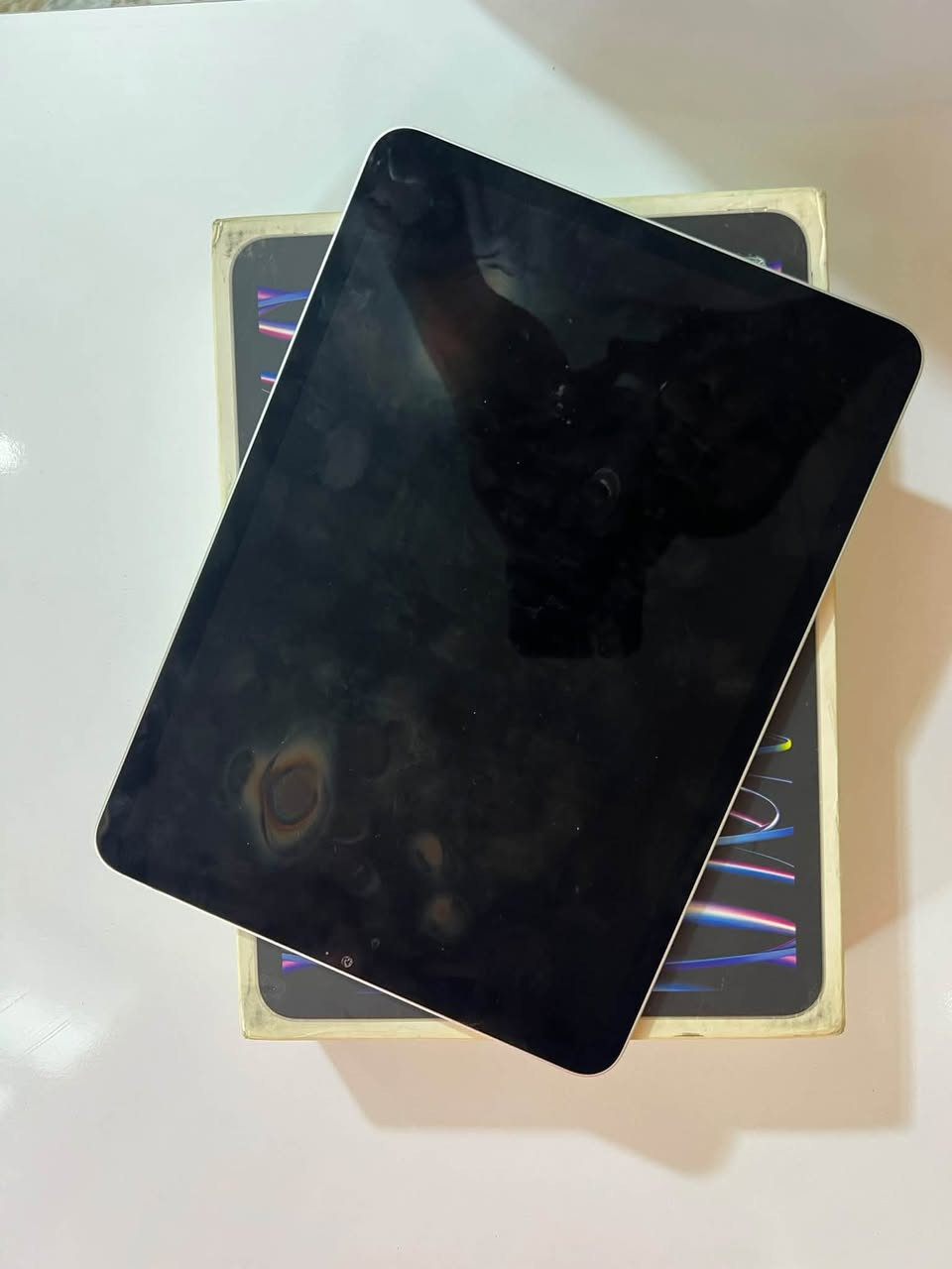سلام عليكم عندي آيبادات m1 بطاريه 91 ذاكره 256 بدون ملحقات سعره 550قفل 
وعندي m2 بطاريته 80 ذاكرة 256 كامله ملحقات سعره 600 قفل بدون عموله 
بغداد ***********
