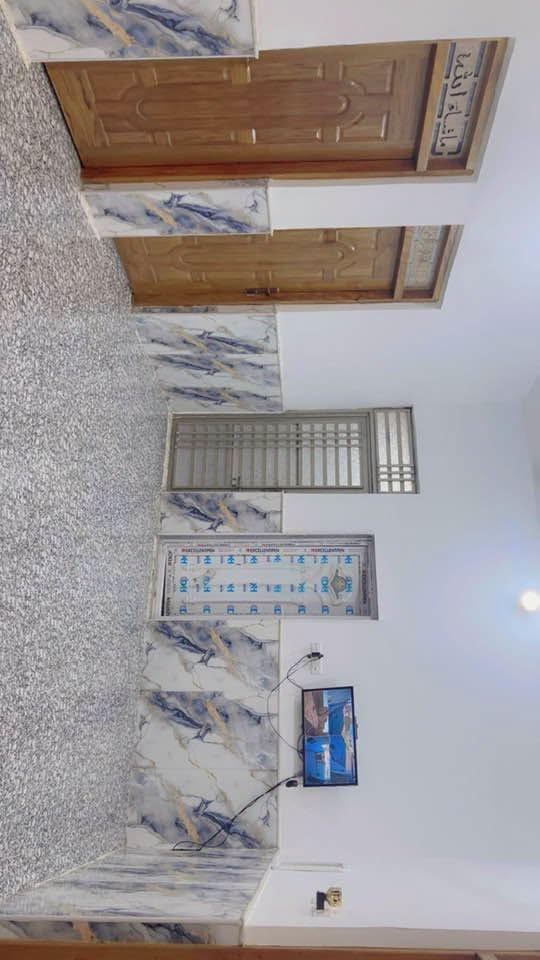 🏠 بيت للبيع بناء حديث  درجه أولى                                                       حي القصور  (200 متر ).                                                                                  قرب شارع ابو كبه.                                                                           ستقبال صاله مطبخ حار وبارد                                                            غرفتين طابق واحد سعر 115  .                                                            بي مجال شراي ستفسار تصل على رقم (***********)
