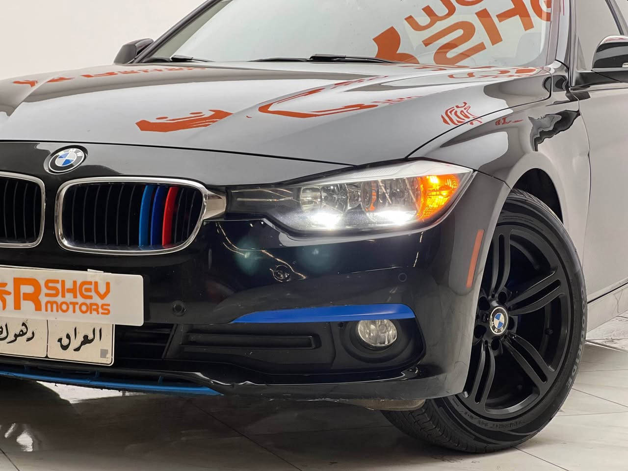 BMW 320i 2017
بي ام دبليو ٢٠١٧
مواصفات:
-فتحة سقف
-بصمة 
-کشنات جلد و تدفئة و کهربائي

مكينة ٤سلندر و تيربو حجم ٢.٠لتر
ماشية ١٠٥،٠٠٠ ميل فقط و ب حالة جداً ممتازة 

🔥علیها ٧٠٠$ غرامات تنزل من السعر

ضرر السيارة جاملغ خلفي صبغ و بابین مبدل بلاد نفس اللون بدون دواخل و ايرباك
السيارة كلش حلوة و نظيفة

السيارة رقم دهوک تحویل شرط 
مكفولة من كير و محرك و كهربائيات

و ب سعر(140$) ورقة و بيها مجال

مكان السيارة

دهوك -معرض ارشف R-Shev
رقم51 من معارض التيرمينال 

***********
*********** دهوك, العراق
