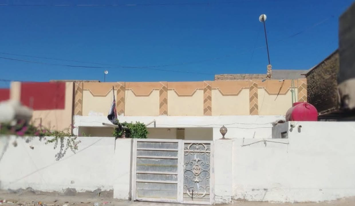 بـــيــع مــســتــعــجــل لــضـروف خــاصــة
 و الـسـعـر مـنـاسـب جـداً  جـداً 
⚠️ بــيــت طـابــو صــرف لــلــبــيــع 
⚠️ الـمـسـاحـة  176   مـتـر 
⚠️ تـحـويـل مـبـاشـر ثـانـي يـوم بـإسـم الـمـشـتـري 
⚠️ الـمـكـان / الـحـمـزه الـغـربــي / حـي الـعـسـكـري / حـي الأصـدقــاء  / قـرب مـولـدة أبـو جـيـهـان
⚠️ الـواجـة 11 مـتـر
⚠️ الـنـزال 16 مـتــر
⚠️ عـرض الـشـارع 10 مـتـر
⚠️ الـبـيـت مـتـكـون مـن :-
    ❗️صـالـة 8 ❎ 4
    ❗️ غـرفـتـيـن :-
     وحـدة 4 ❎ 4
     و الـثـانـية 5 ❎ 4
⚠️ مـطـبـخ  3 ❎ 4
⚠️ حـديـقـة 
⚠️ صحـيـات داخـلـيـة و خـارجـيـة 
⚠️ مـمـر دايـر مـدايـر الـبـيت 
⚠️ مـلاحــظـة / الـبـيـت لا مـطـلـوب إسـكـان و لا مـسـحـوب عـلـيـه سـلـفـة و لا شيء يـعـنـي جـاهـز 
⚠️ الـسـعـر مـنـاســب جــداً 🔥 بـ 57  مـلـيـون و بـيـه 
      مـجـال بـسـيـط لـلـشـراييي 

⚠️ للإسـتـفـسـار مـراسـلة الـصـفـحـة او الإتـصـال عـلـى 
      الـرقـم ***********‪
