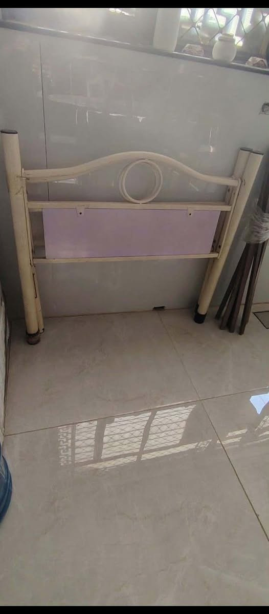 سرير بناتي • للبيع • الزعفرانية