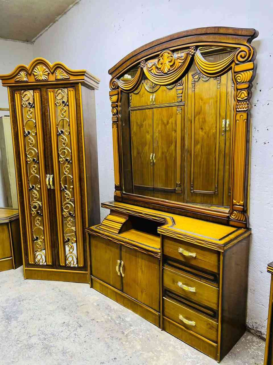 السلام عليكم غرفة نوم صاج تزكام موسوكي 
العنوان بغداد اكو توصيل السعر مليون وربع ***********
