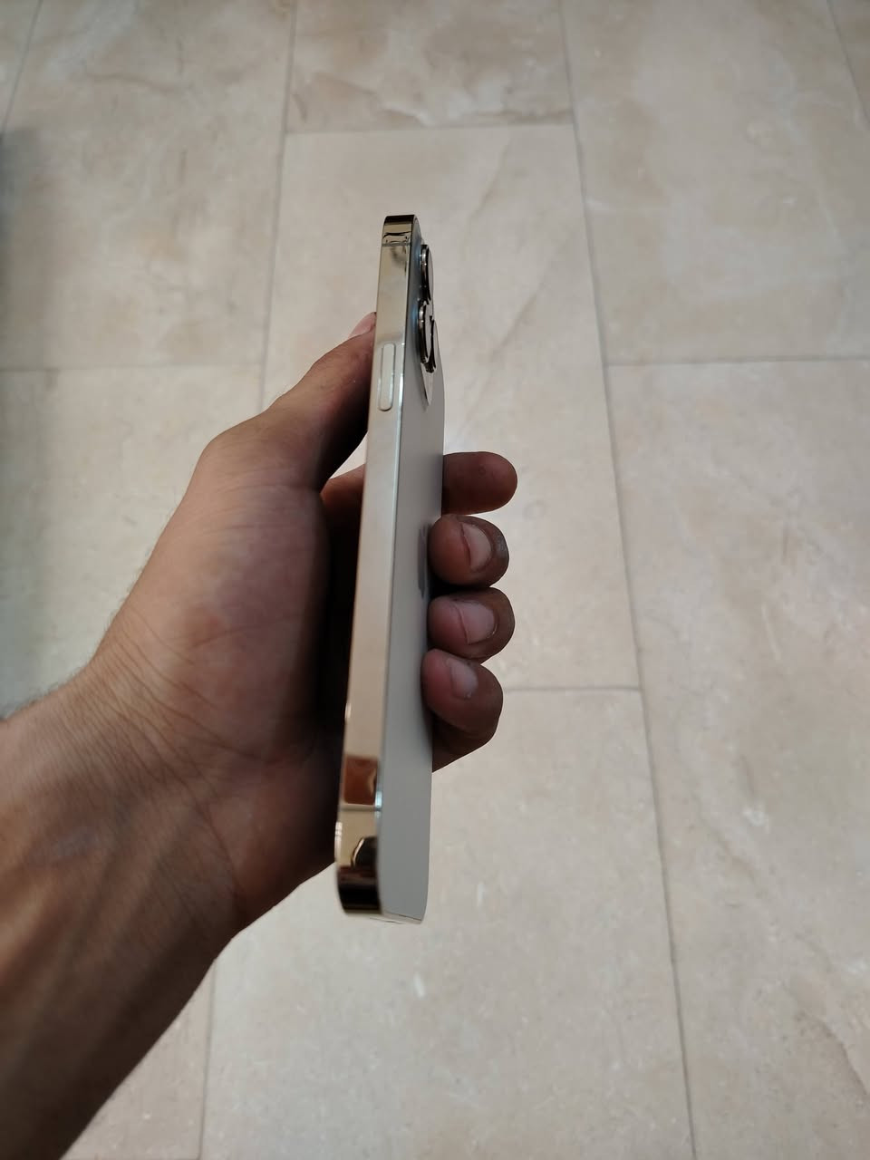 السلام عليكم إيفون 12 برو ماكس ذاكره 128 بطاريه 78 وترر ممفتوح على وضع شركه جهاز (AA/A ماستر شرق اوسط) نضافه 95% جهاز بل عافيه على إلي يأخذه 
استعمال شخصي 
السعر 460 بي مجال قليل 
*********** واتساب

نص مكتوب في الصور:
- حول < الاسم iPhone إصدار iOS 26.7 اسم الطراز iPhone 12 Pro Max رقم الطراز MGD93AA/A الرقم التسلسلي G0NF35YJ0D51 سجل تاريخ القطع والخدمة الأغاني الفيديوهات الصور السعة ١٢٨ غ.ب. متوفرة ١٠٨,٤٩ غ.ب. عنوان Wi-Fi 40:C7:11:22:D8:75 Bluetooth 40:C7:11:1F:C5:21
