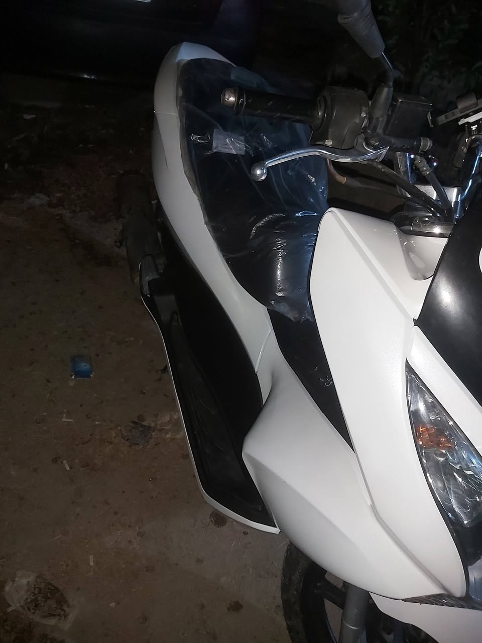 السلام عليكم دراجة(pcx)چيل ألاول ياباني رمبة
جيل ألاول ياباني 
 كفاله الدراجه كفر ومكينه لوك ناقصهه بس واقية صالنصة 
✅لاتبخير لاتنقيص شلعه معدل خير من الله
✅حساسات كله شغاله 
السعر( مليون 550)وبيه مجال حك الچية 
بغداد : أركية وفاضل قرب جسر الدوار 
أتصال ***********
واتساب موجود.نفس الرقم
