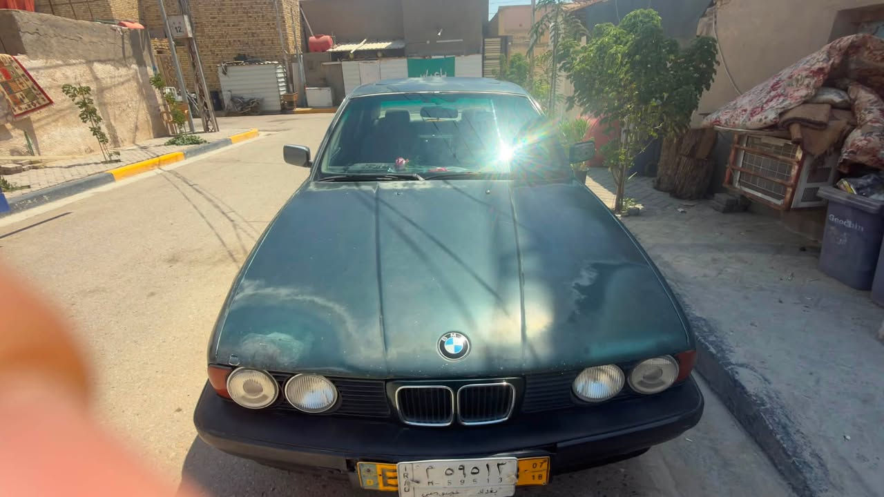 السلام عليكم BMW525 موديل 1991رقم بغداد بسمي. السيارة مامعمرة نقص غرفة وصبغ *********** تبريد شغال عنواني ديوانية
