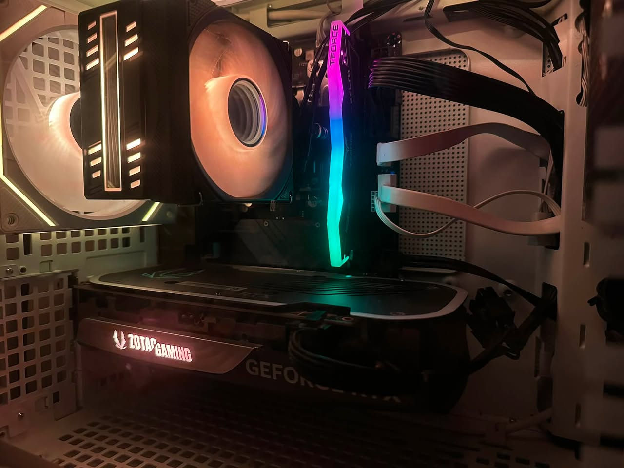 السلام عليكم
Gpu zotac 4070

Hard m.2 512

Hard ssd lexar 512 

Case jonsbo z20

Motherboard b650i 

Cpu ryzen 7600 

شاشة شاومي 2k ips 0.5ms 

كل القطع جديدة بنظافة 100٪ استعمال جدا بسيط

التجميعة ناقصهة فقط رام 

السعر مليون و 550

مكاني بغداد حي الجامعة

***********
