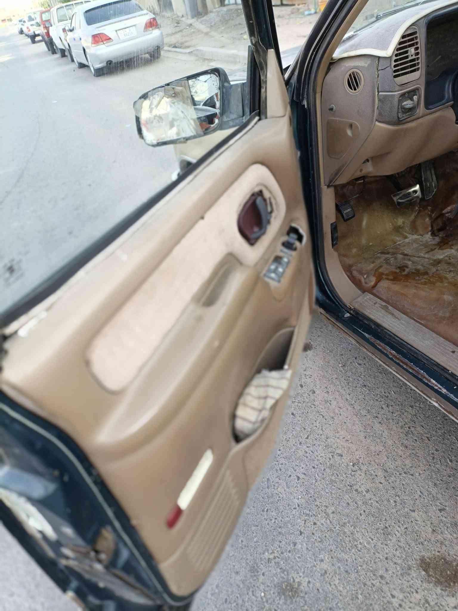 السلام عليكم
جمسي موديل 1995 مكينه 350 وگير700 ٫ خير من الله سياره جاهزة حداده تخم تايـر ٫سنويه لغاية2027 علمأ"التحويل مباشر 
السعر:27
العنوان: البصره 
رقم الهاتف :***********
