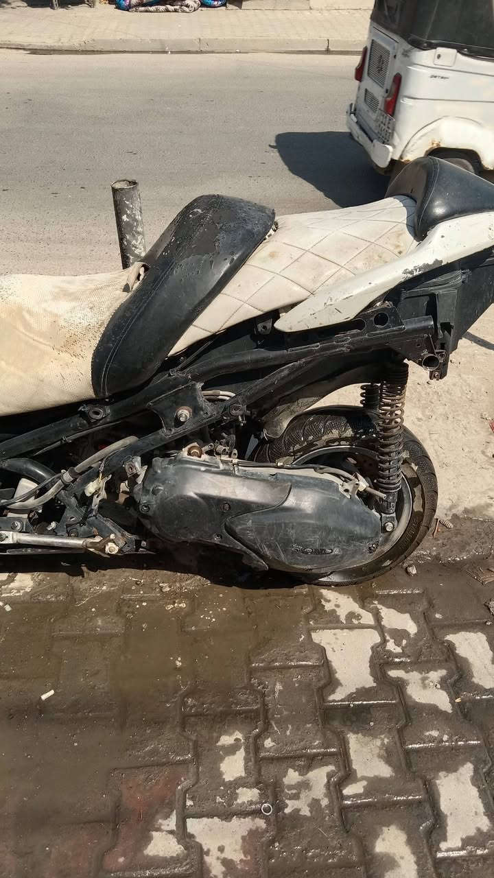السلام عليكم للبيع فورز صفر ٨ اخوان ابيع هل موجود بدون بصمه وجويتر السعر ١٥٠ مكاني بغداد ***********
