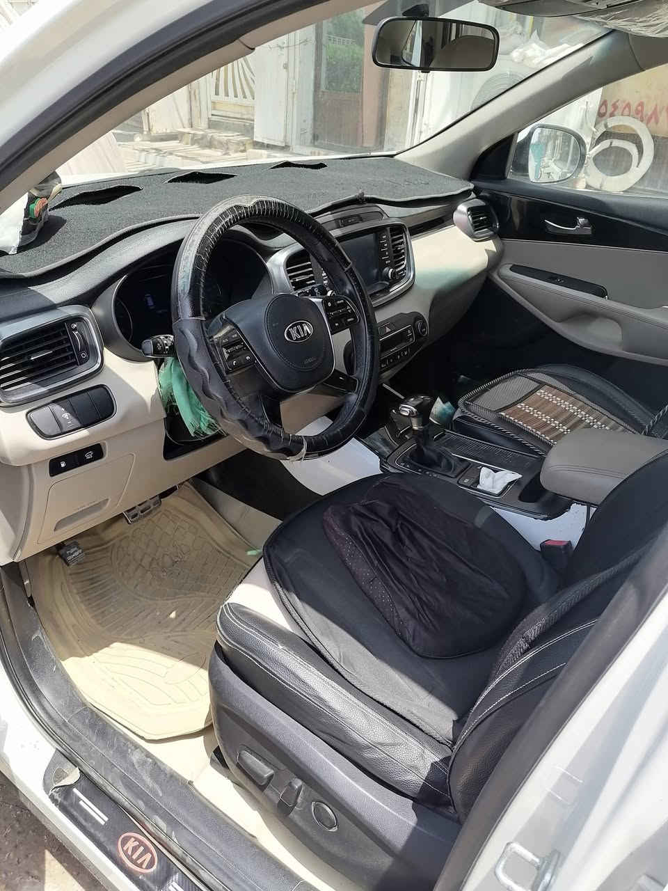 سورنتو, 19  ماشيه 109  6 سلندر  مكفوله ماعدا بارد بالباب الخلفي للسائق كل المواصفات موجوده.السعر 240 العنوان ذي قار الشطره رقم *********** @
