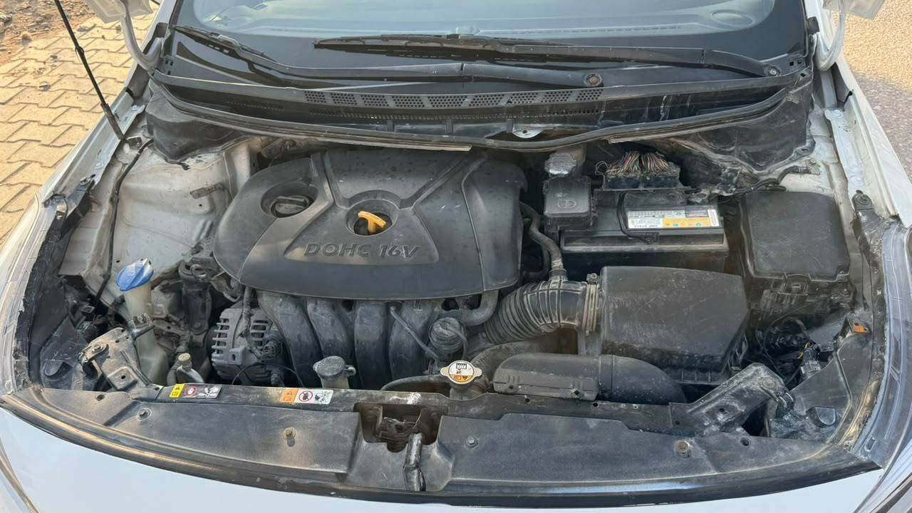 سلام عليكم للبيع فورتي 18 رقم بغداد مكينة 1600 السيارة نضيفة دواخل جلد مكينة كير خير من الله حادتها جاملغ وبنيد طخة خفيفة السعر 112 وبيها مجال مكاني بغداد الامين الثانية للستفسار ***********
