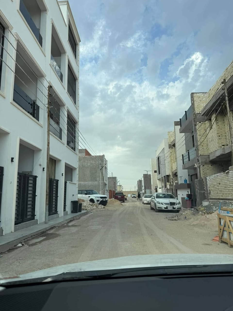 🏡 قطعة أرض للبيع
📍 مجمع الضباط السكني – قرب مطار بغداد

📐 المساحة: 100 متر مربع
📄 نوع السند: طابو زراعي – سند (25)

✅ كاملة الخدمات:
🛣️ تبليط
⚡ كهرباء
💧 ماء
🚰 مجاري

✨ موقع مميز، جاهز للسكن أو فرصة ممتازة للاستثمار.

📞 للاستفسار والاتصال:
📱 ***********
📱 ***********
