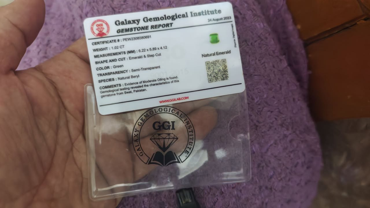زمرد باكستان 🇵🇰 من منجم سوات باكستان 
تفاصيل اكثر داخل الفيدوات 
خدمة التوصيل 🚕 داخل العراق وخارج العراق ✈️ 
للحجز والاستفسار مراسله واتساب ***********
