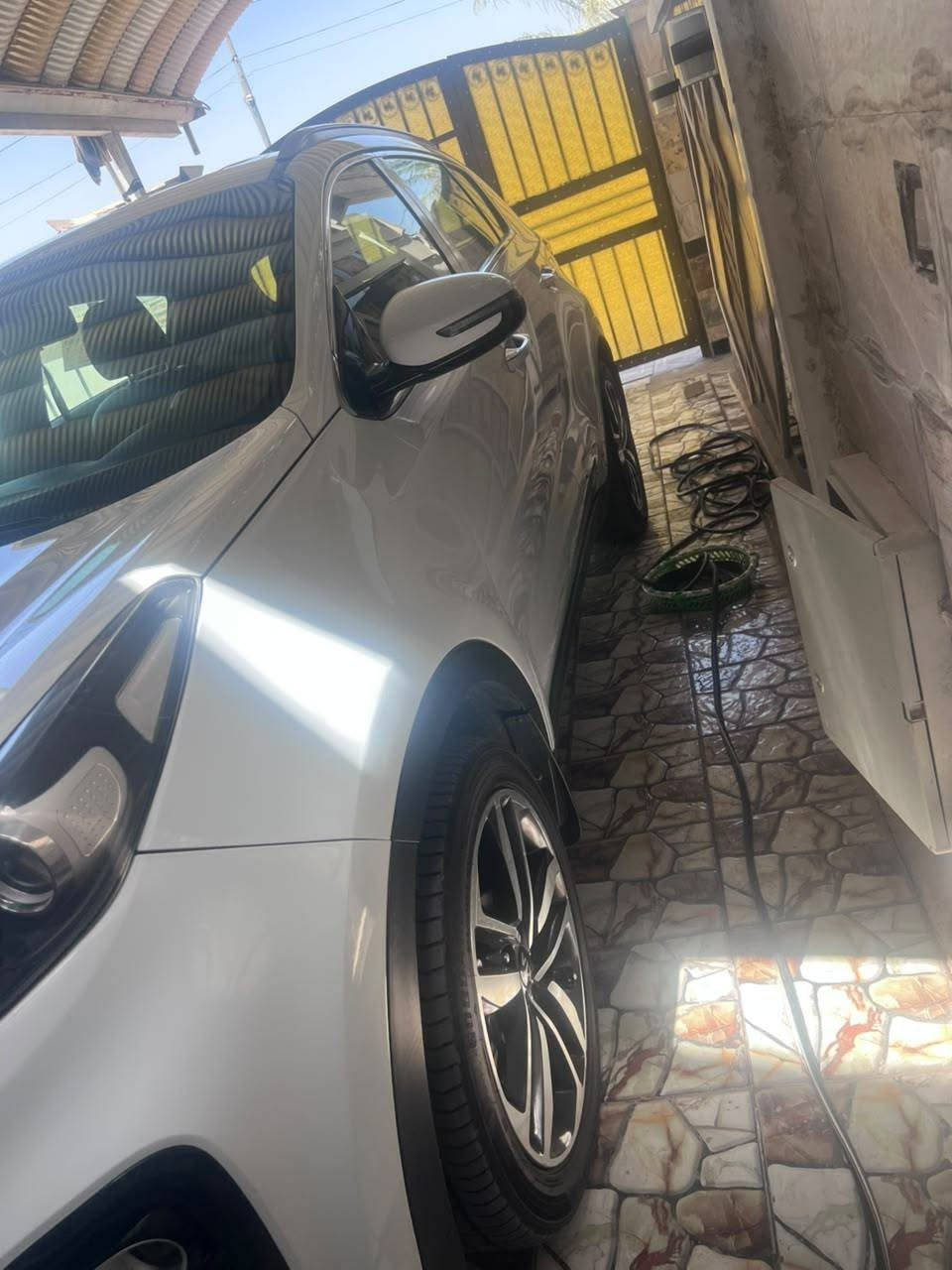 السلام عليكم 
كيا سبورتج 20 خليجي 
ماشية 116 الف 
مكينه 2000 دوش 
سيارة جديدة 
نص فول 
ويل 19 
حساسات امامي خلفي 
شاشة جبيرة 
انضمة وضع قيادة 
ايكو 
اسبورت 
نورمال
لايت زنون 
صور السونار مرفقة 
السيارة بأسمي تحويل ثاني يوم
للاستفسار ***********
غير متواجد على الفيس
