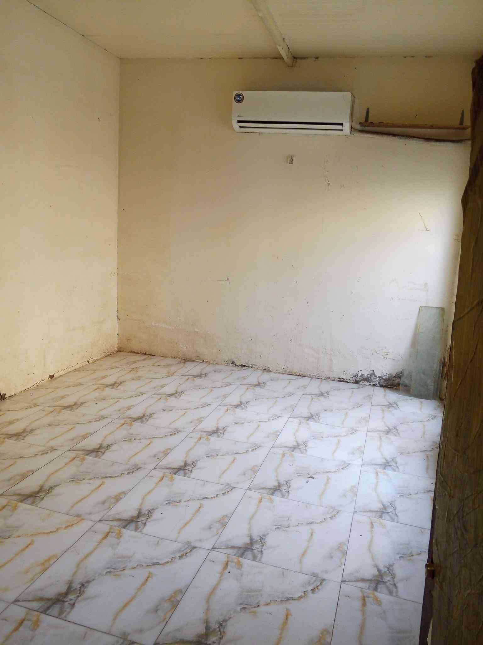 البيت لليجار المساحه ١٠٠ متر 
العنوان حله مفرك عنانه سنجار خلف 
معمل البلاستك الاتصال عل رقم ‏‪***********‬‏
