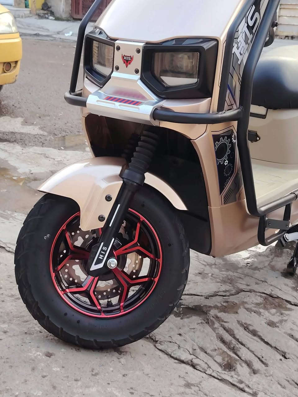 كهربائية • مدى ٧٥كم • سرعة ٩٠
