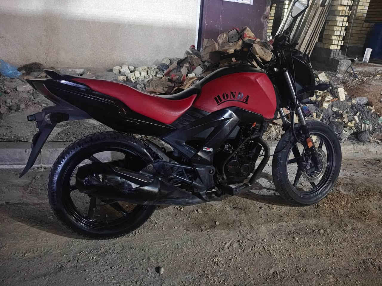 دراجه  (Honda CB Shine SP) للبيع دراجه نضيفه شوفت عينك دراجه أوراق عوزه شوي ترتيبات سعر 950 وبيه مجال مكاني بغداد العبيدي رقمي *********** رقمي وتساب  ***********‬
