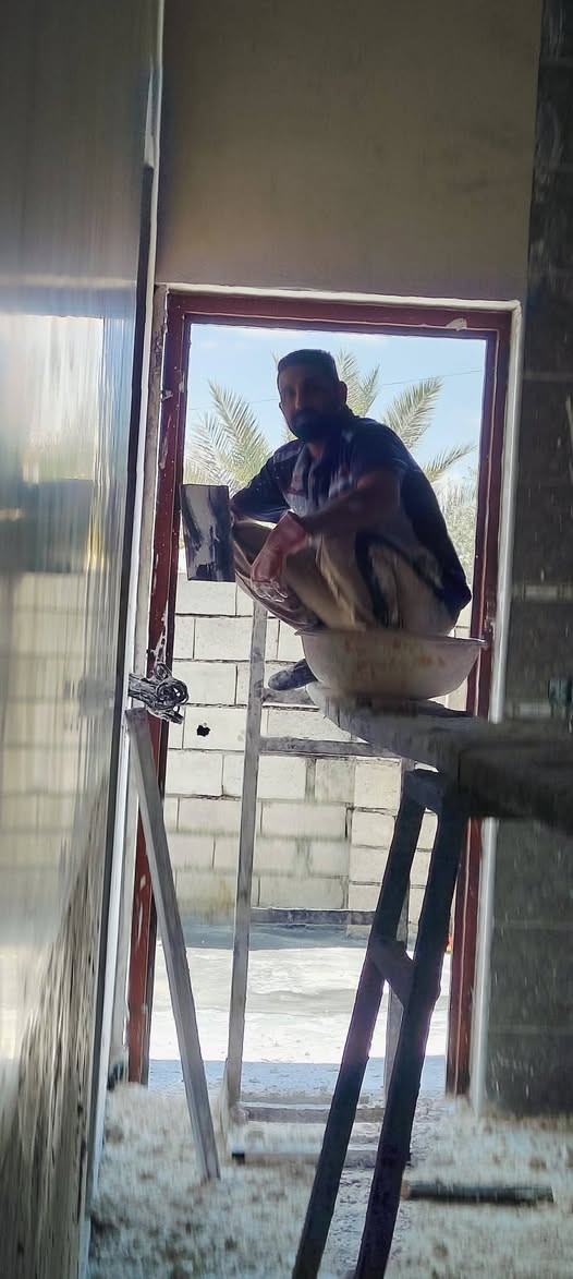 *********** كادر لبخ جص من الموصل مكون من خمس وصطوات وخمس عمال متفرق حالين 
@
