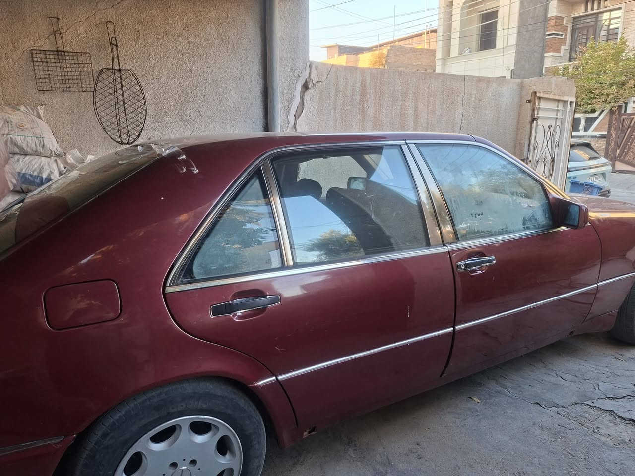 السلام عليكم سيارة مارسيدس شبح 320 موديل 93 باب طويله محرك تابوت ٦ سلندر جديد قبل يومين شديته راديتر وماء زيتي جديد وصدر جديد قبل يوم شديته رقم بغداد انكليزي المكان بغداد السيديه السعر ٧٠ ورقه سيارة جديدة للاستفسار اكثر اتصال على رقم بي واتساب *********** و ***********
