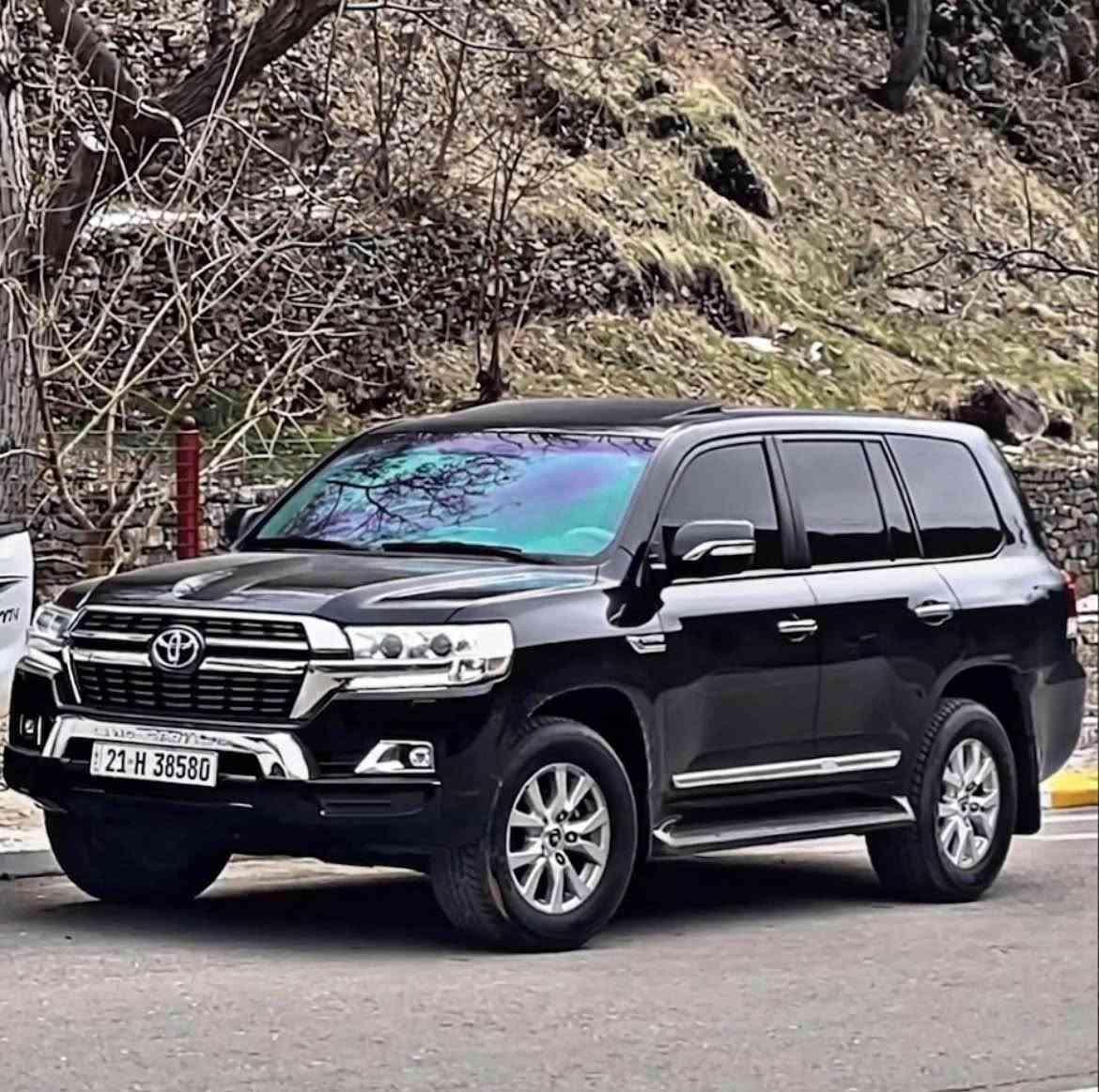 لاندكروزر • V8 • ٨٥٠٠٠ كم
