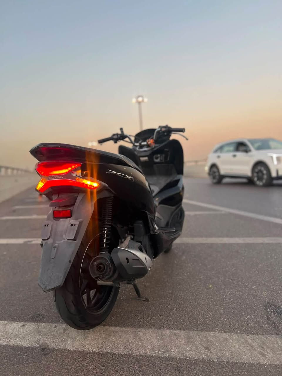 للبيع دراجه pcx  جيل ثالث بصمه الحديث  مكينه 150 حساس حرف A نوزل خطين ستان كهربائي ماشية18 الف زيرو الدراجه مال بيت حساس ازدحام دراجه جديده  حساس شلعه معدل خير من الله دراجه تتعب تكول جديده مال جناي  مكان بغداد الكرخ السعر مليون و900 وبيهه مجال والاستفسار ***********
