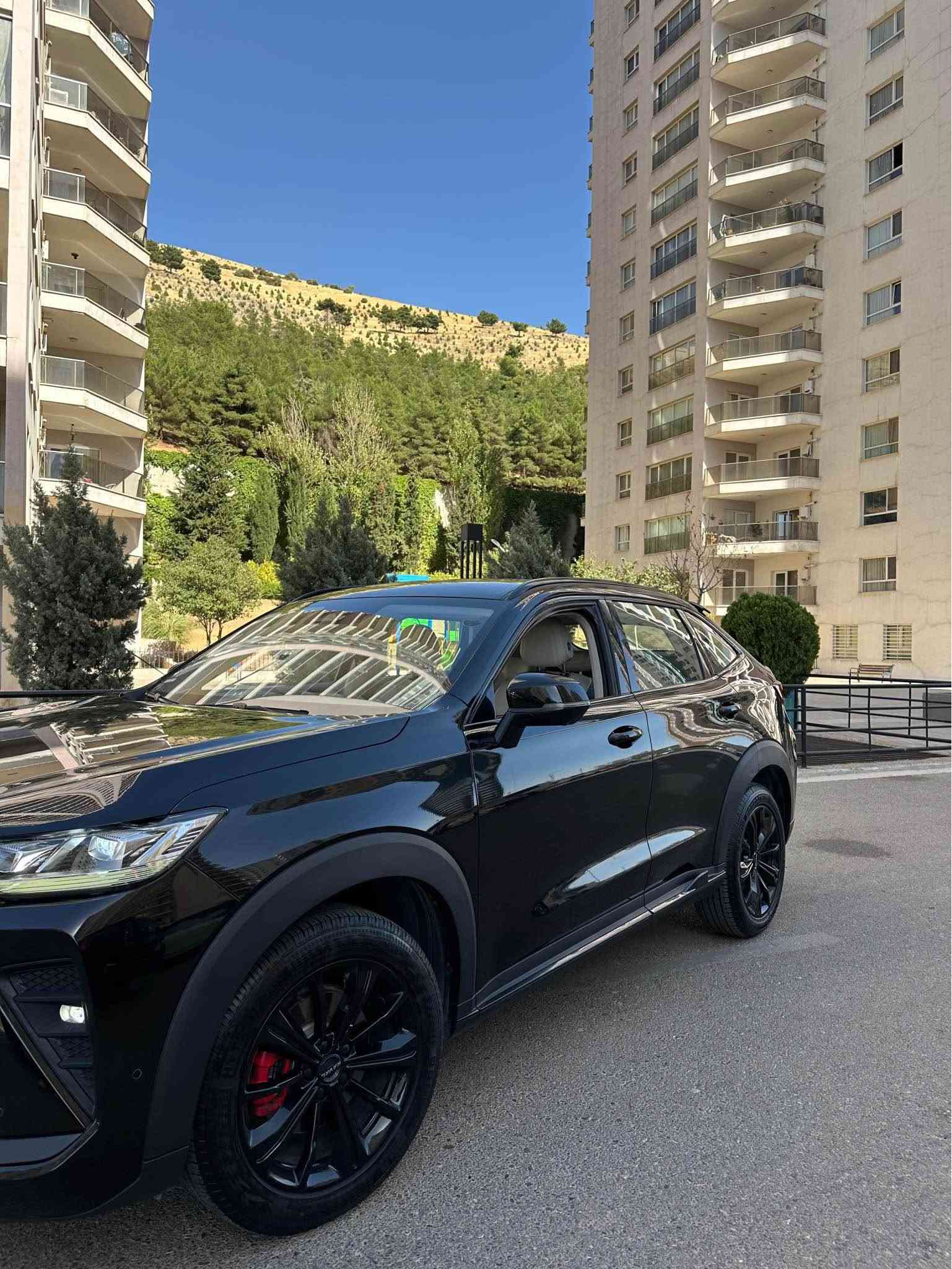 * 4WD
* HUD شاشة عرض على الزجاج
* كاميرات 360°
* Adaptive Cruise Control
* Blind Spot Detection
* Lane Keep Assist
* Autonomous Emergency Braking
* Auto Parking
* مقاعد أمامية تدفئة + تبريد
* مقاعد كهربائية
* فتحة سقف كهربائية
* باب خلفي كهربائي
* عجلات 19 إنش
* Apple CarPlay وAndroid Auto
* شحن لاسلكي
* 7 Airbags
* نظام صوت 8 سماعات
 فول فول مواصفات 

*********** السليمانية, العراق
