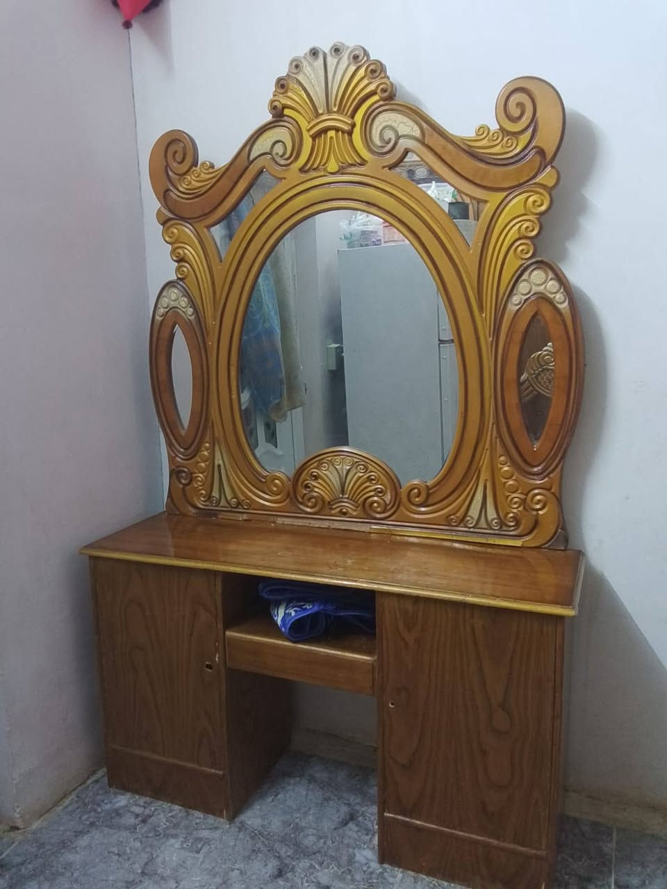 السلام عليكم غرفه خشاب البيع الغرفه عايزهه ترتيبات بصيطه السعر 300 الاستفسار ***********
