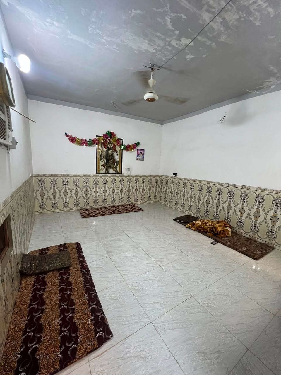 إعلان
بيت للبيع يقع في حي الأمير قرب شارع الفرات
مساحه ١٠٠ م يحتوي على مطبخ و غرفة نوم 
وصاله وصحيات 
للاستفسار ***********
