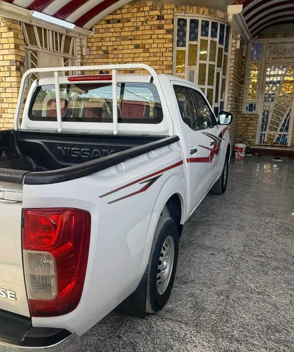 سلام عليكم للبيع نيفاره مديل 16 كير عادي رقم بصره تحويل مكفوله من الصبغ ولضربه ولتبديل ولبارد ماعده شبر صبغ بالجاملغ الخلفي موضح بالصور مكينه بلاديه مامفتوحه السياره جديده وجاهزه من كلشي حداده جديده طخم تاير جديد تبريد ثلج السعر 123 مكان السياره بصره قضاء القرنه للاستفسار ***********
