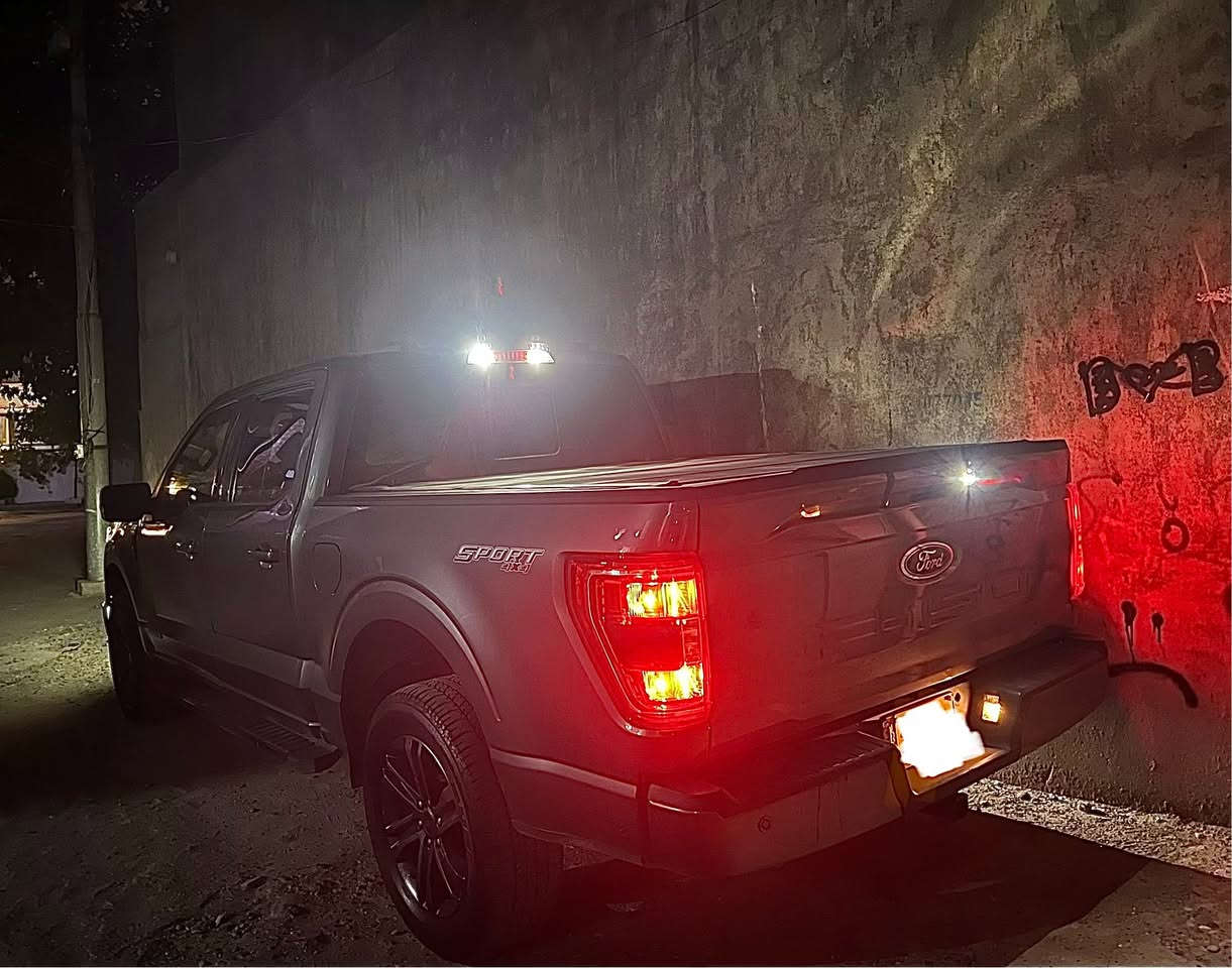 فورد F150 XLT مەکینە 3.5 turbo
هايبرێد كوشن جلد
فوله موديل 2022
كه مترين ليدراوى هه يه
گير مه كينه كارەباياتى هه موو ئيش ئه كات
پاترى ليثيوم و نظامى هايبرێدى زۆر باشه
له مەكينەوه بۆ پاترى و له پاتريەوه بۆ مەكينه
شاشە گەورە و کوشن هیتەر، ڕادارە و کامێرە ٣٦٠ 
مواسەفاتى زۆر زیاتریش 

نرخ: 310$ و معامەلەیەکی کەم

***********
***********
