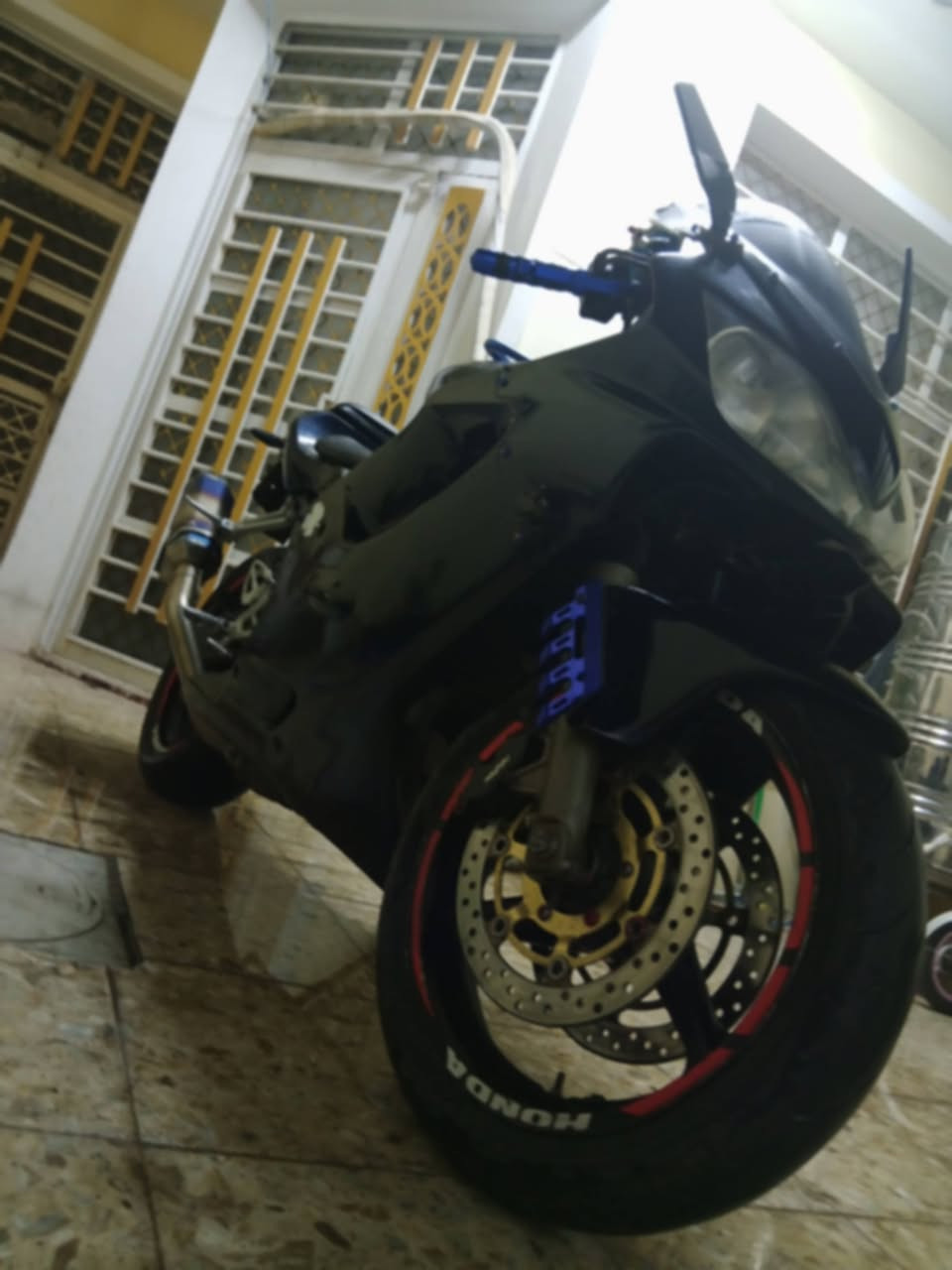 f4i • ٦٠٠ • مكفوله