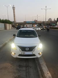 للبيع نيسان صني هندي البليته الزركه موديل2016 السياره ماشيه 140الف كفا...