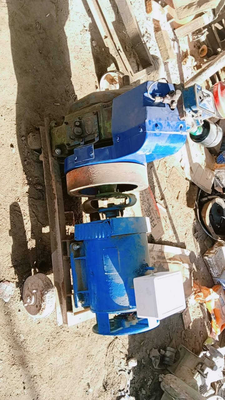 مولد هندي ١٠ حصان راس التوليد ٧ونص كيفي مولده جاهز مشروطه ع فحص تجفيت جديد بعدهي مامشتغله كله ع فحص السعر ٥٥٠ وبيها مجال المكان غماس ***********
