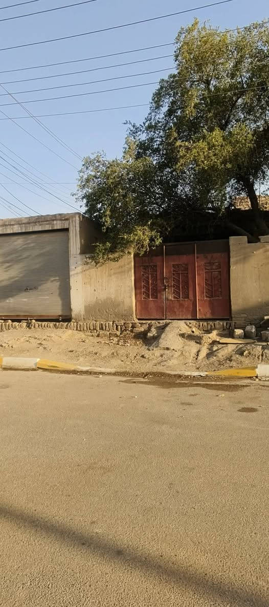 السلام عليكم
بيت للبيع طابو صرف المساحة 350م ركن + فضلة+بناء قديم+عرض الشارع 14م مقسوم بيتين مأجر حالياً متوفرة جميع الخدمات مكان ناصرية حي التضحية بنهاية الشارع المقابل مدرسة حبيب ابن مضاهر  
السعر: ٢٩٠ 
المو شراي لا يتعبني رجاءً هاي كل التفاصيل يجي ويشوف بعينة
تواصل واتساب فقط: ***********
