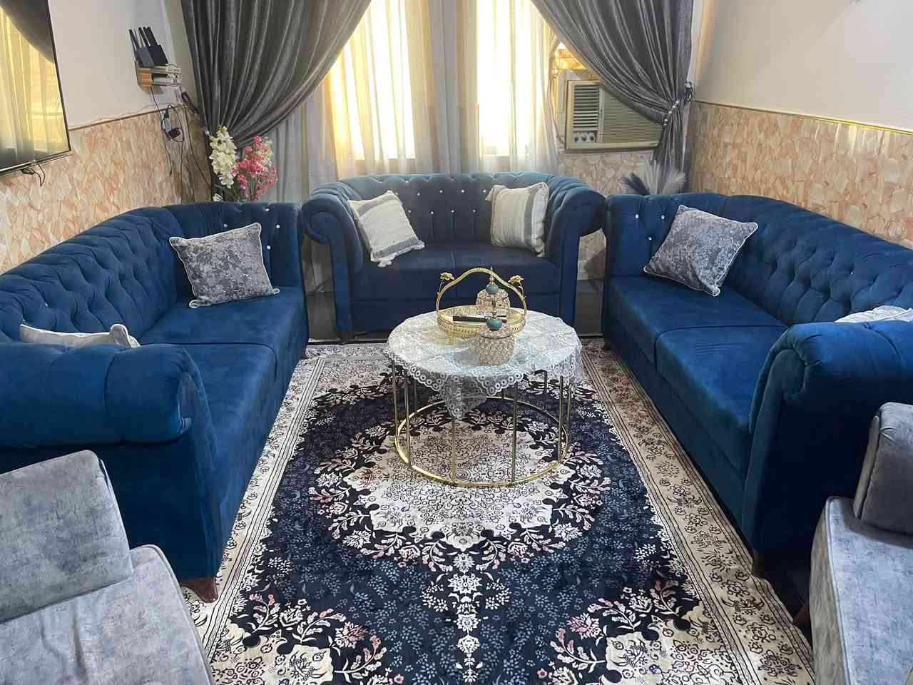 سلام عليكم 
تخم عشر مقاعد تركي للبيع مستخدم قليل نضافه ١٠٠٪؜ سعر ٨٠٠ وبي مجال حك الجيه مكاني بغداد قرب مول القاهره متواجد ٢٤ ساعه للاستفسار اتصل ***********
