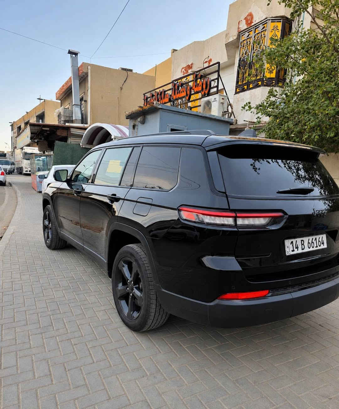 🚨 للبيع  سعر مناسب جدا — جيب كراند شيروكي بلاك إديشن 2023

• جيب كراند شيروكي بلاك إديشن 
• الموديل: 2023
• اللون: أسود
• رقم بصرة حرة بأسمي
• 6 سلندر
• محرك 3600
• فتحة سقف
• تشغيل بصمة
• تشغيل عن بُعد
• شاشة وسطية
‏• Apple CarPlay وAndroid Auto
• كاميرا خلفية دواره 
• قير أوتوماتيك 8 سرعات
• دفع رباعي 4x4
• ويل ألمنيوم سوداء
• شبك أمامي أسود
• شعارات وتفاصيل خارجية Black
• إضاءة LED أمامية وخلفية
• حساسات أمامية وخلفية
• مثبت سرعة
• تحكم بالمقود
• مكيف أوتوماتيك
• حدادية جديدة طخم تاير جديد 
• سيارة متعوب عليها وكلش جديدة

• الحادث خفيف جدا ناشر الصوره جاملغ والبنيد سطحي
• بارد بالباب الخلفي ورا السايق، ضربتني دراجة وانفتح الباب واتقسم وانرش، سويت البارد فقط وغير شي ما بيها
• السيارة جاهزة من كلشي

📍 العنوان: البصرة / المعقل
📞 للاستفسار أكثر: ***********
0️⃣7️⃣7️⃣2️⃣3️⃣9️⃣3️⃣3️⃣1️⃣5️⃣1️⃣ البصرة, العراق
