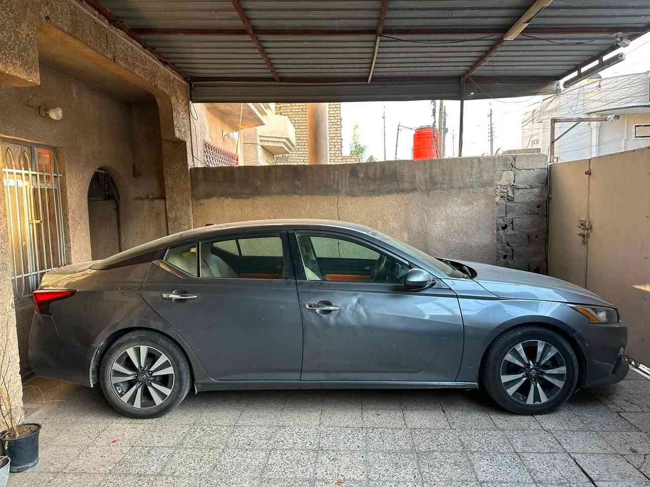السلام عليكم 
نيسان التيما S 2020 
كير مكينه جدد 
تبريدها ثلج ❄️ 
بيها 6 قطع صبغ
سعرها 110 وبيها مجال 
***********
مكانها بغداد حي الجهاد
