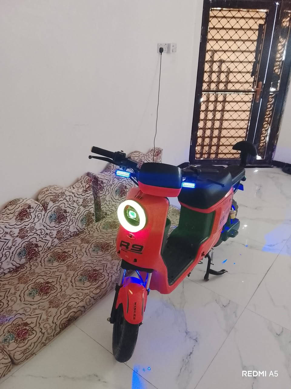 السلام عليكم ورحمه الله وبركاته للبيع دراجه شحن ار 9 2026 جديده مابيه شي السعر المطلوب 500وبيه مجال الاستفسار متواجد خاص واتساب فقط الرقم *********** العنوان الناصريه سوق الشيوخ

نص مكتوب في الصور:
- REDMI A5