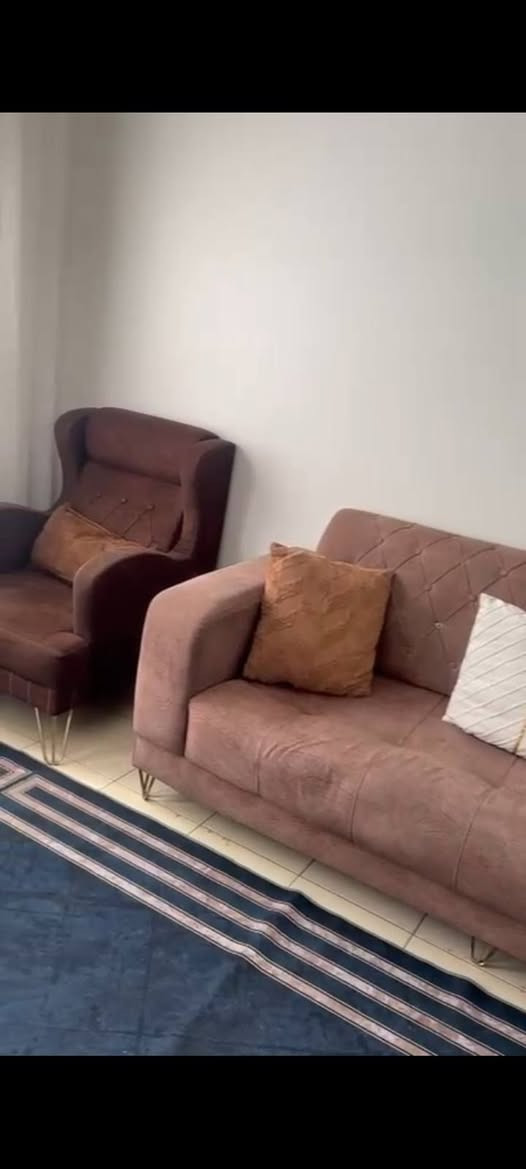 ميز بلازما ونص نخم بسعر ١٠٠ بلديات ***********
