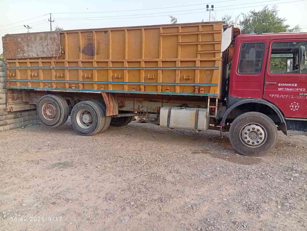 السلام عليكم سياره مان موديل 91 بالسنويه مكينه 25 سوبر جير برميل كبير بديها حداديه ورق ابو الاربعه تانكيها فافون سعرها طولها 7:30 ساره جاهزه من كل شيء تخم تاير جديد ويا الالمانيه سياره المانيه بالعكس شوي قمارتها تعبانه والماكينه تريد ترتيب والبقيه مقفوله من بريك من تاير من هوا من كل شيء السياره كل شيء بيها جديد كل شيء حلوه جاي تشتغل حاليا رقم التليفون ***********//////سعر 75وبيه مجال

نص مكتوب في الصور:
- 16:41 2026/9/17
- 09:17 2026/9/17
- 16:42 2026/9/17