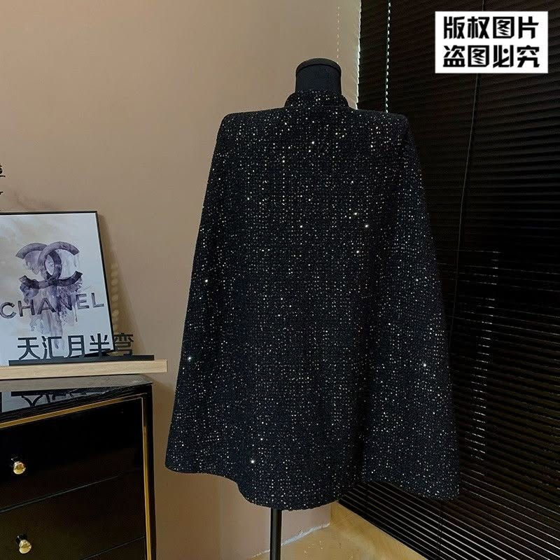 Luxury has an address 😍🥰 Do you support that? Heavy-duty woven sequined wool shawl cape, stylish and padded, new winter style, flattering for petite figures with defined shoulders. Available sizes for weights from 40-77 kg. Pre-order available. Delivery time is 2-3 weeks from the booking date. For more details, please contact us on our Telegram channel. For immediate inquiries and questions, please contact us via WhatsApp. #Via #foryou # pinkygirls4shoping

نص مكتوب في الصور:
- 版权图片
- 盗图必究
- 版权图片 盗图必究