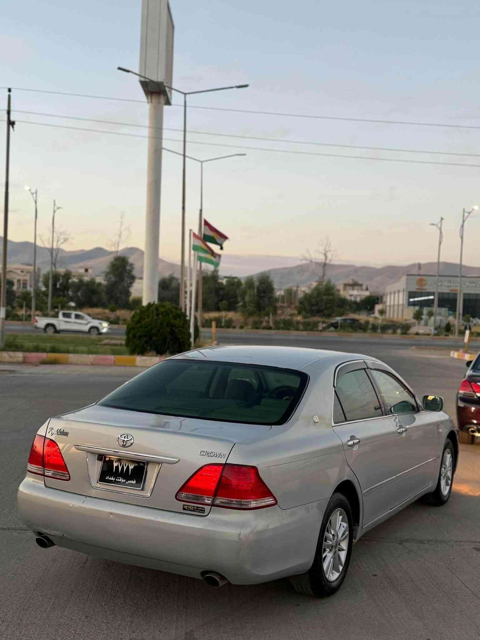 شاهینە ٢٠٠٥ براوە
٢ دوگمە
شاشە 
کامیرا
بەسمە
سەیارەکە رەنگی بەحریە
بی بویاخە
کود و بارکودی هەیە
مەکینە ١٨٢
تەبرید ساردوو گەرم بەشەرت
٤ تایەی لوک لە ژیرە
سەیارەکە ماشلاللە دەویت
شوین سلیمانی 
نرخی ٤٥$
*********** السليمانية, العراق
